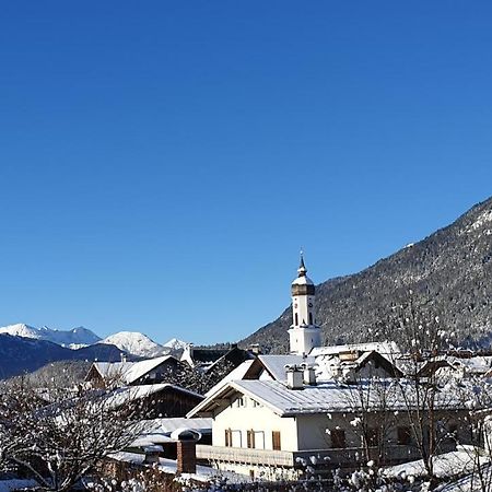 Bunter Hirsch Ferienwohnung Im Garmischer Zentrum Dış mekan fotoğraf
