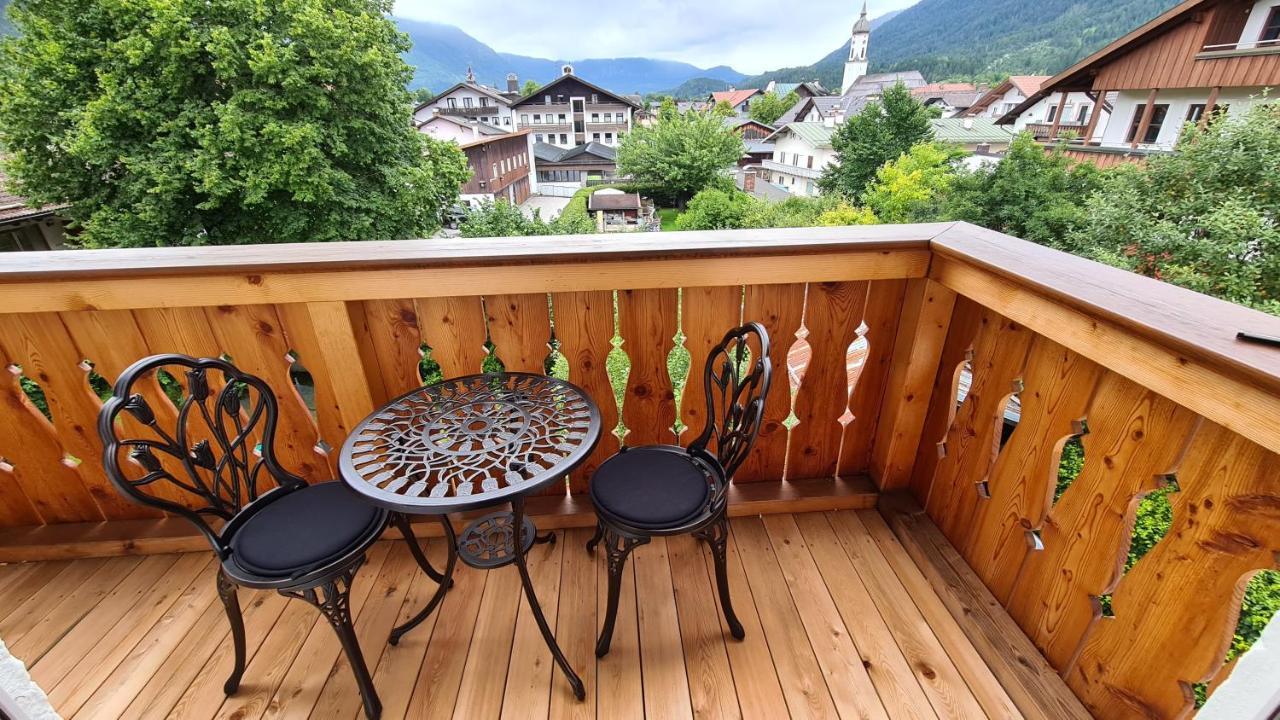 Bunter Hirsch Ferienwohnung Im Garmischer Zentrum Dış mekan fotoğraf