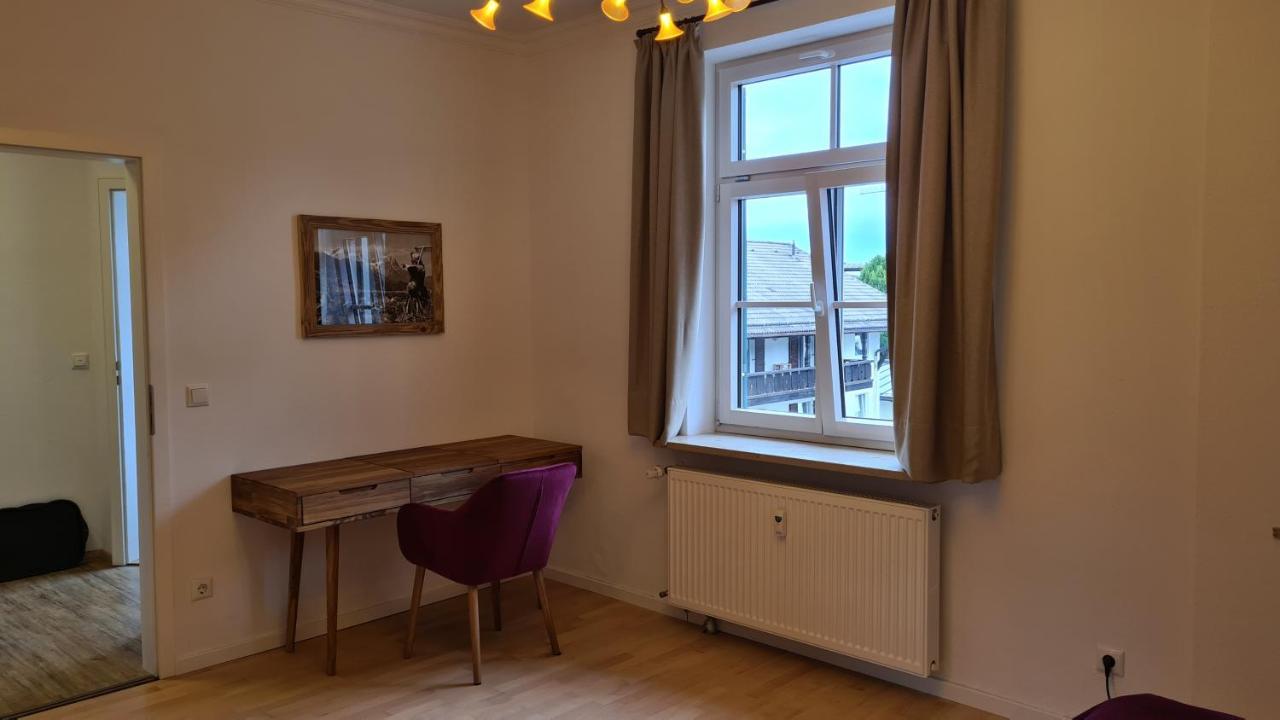 Bunter Hirsch Ferienwohnung Im Garmischer Zentrum Dış mekan fotoğraf