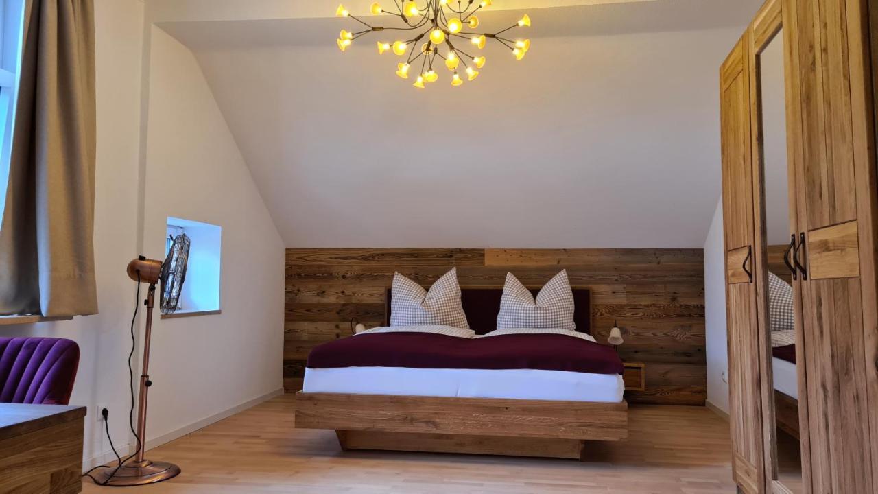 Bunter Hirsch Ferienwohnung Im Garmischer Zentrum Dış mekan fotoğraf