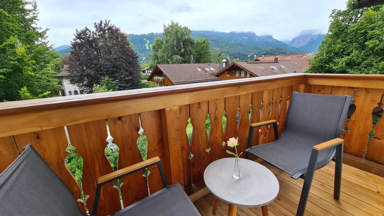 Bunter Hirsch Ferienwohnung Im Garmischer Zentrum Dış mekan fotoğraf
