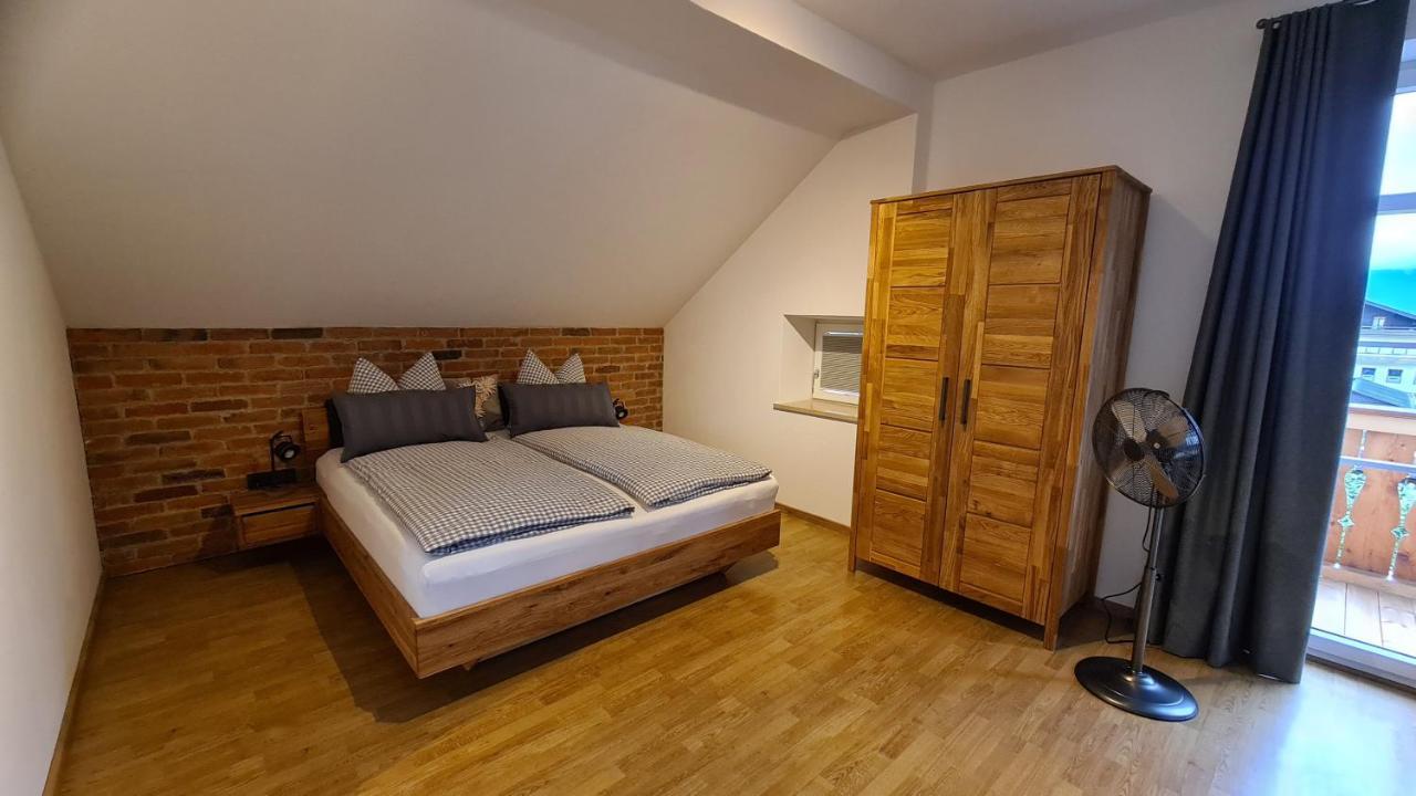 Bunter Hirsch Ferienwohnung Im Garmischer Zentrum Dış mekan fotoğraf