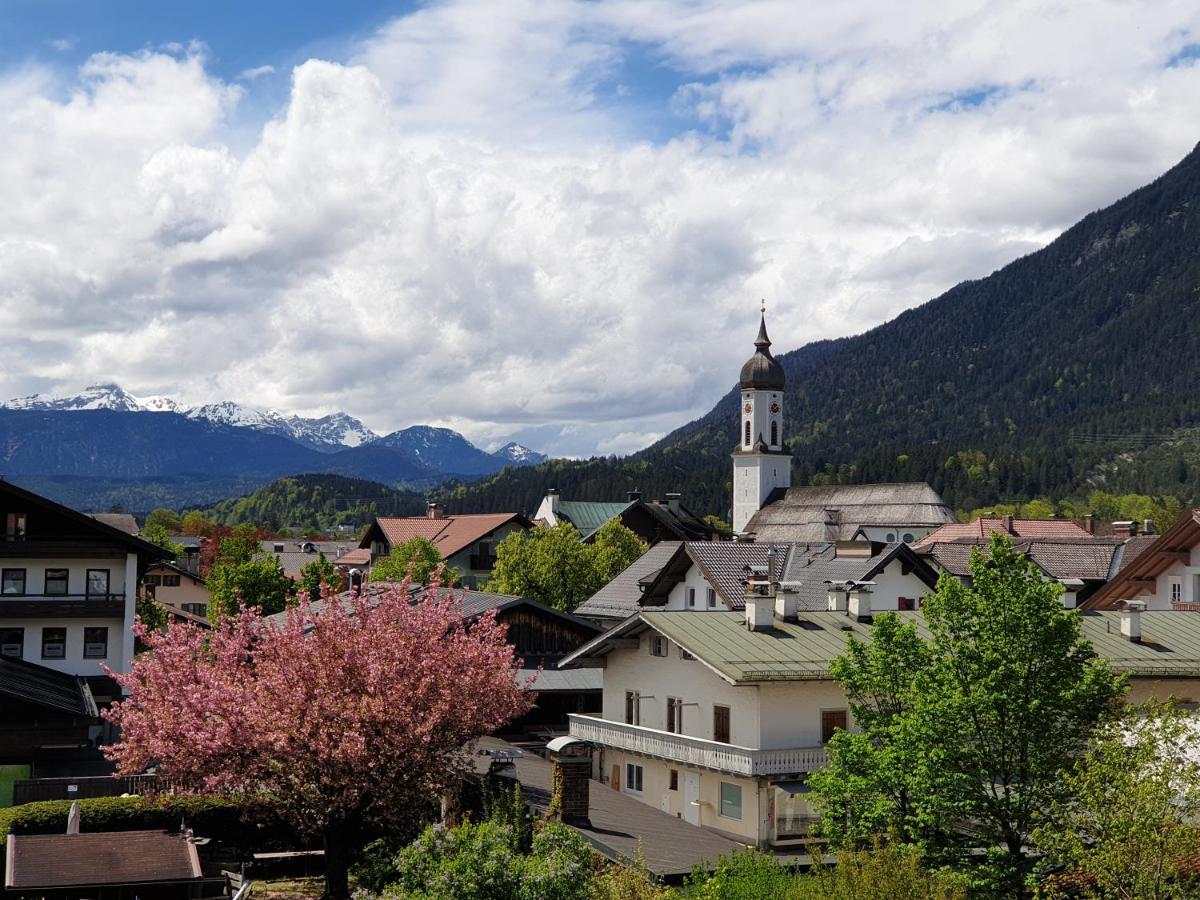 Bunter Hirsch Ferienwohnung Im Garmischer Zentrum Dış mekan fotoğraf